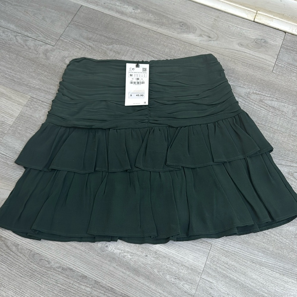 Forest green Zara ruffle mini skirt NWT